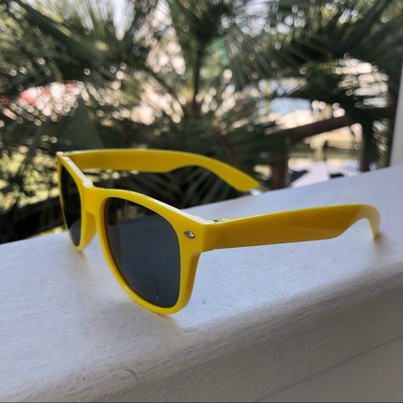 TWISTED TEA • Yellow Plastic Twisted Tea Hard Iced Tea Sunglasses UV 400 - Picture 2 of 10